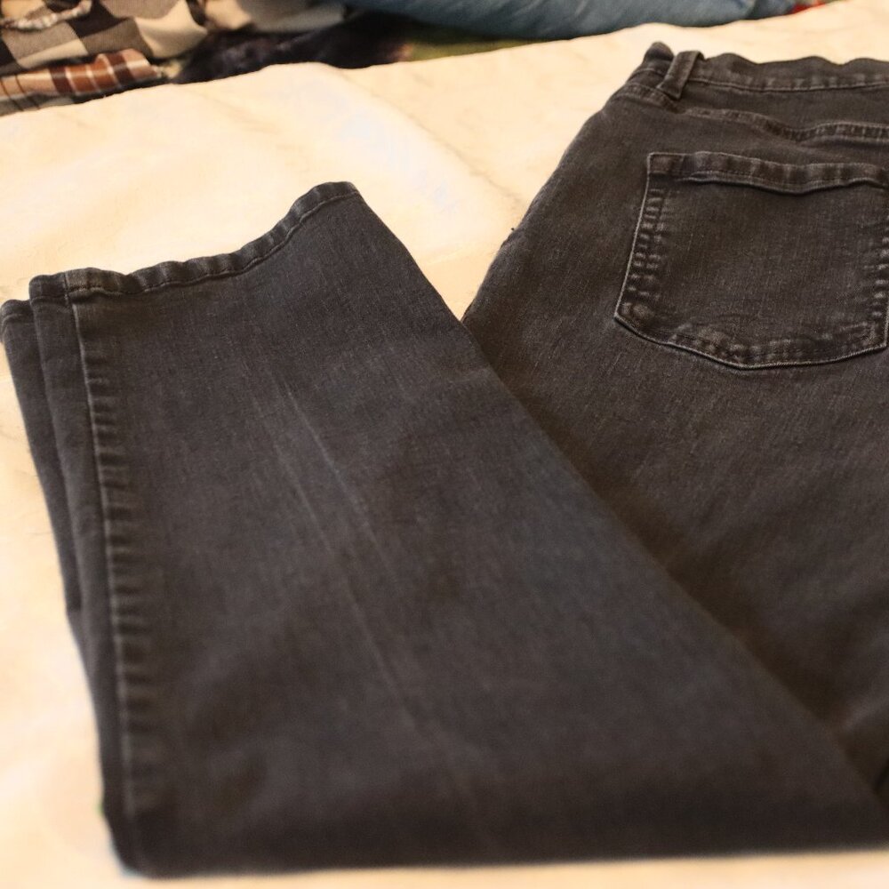 Gloria Vanderbilt Amanda Harvest Rose Black Floral Embroidered Jeans 12 Short - Picture 13 of 16